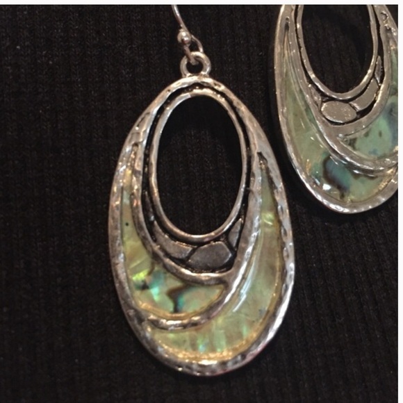 Oval shaped abalone earrings - Picture 2 of 3
